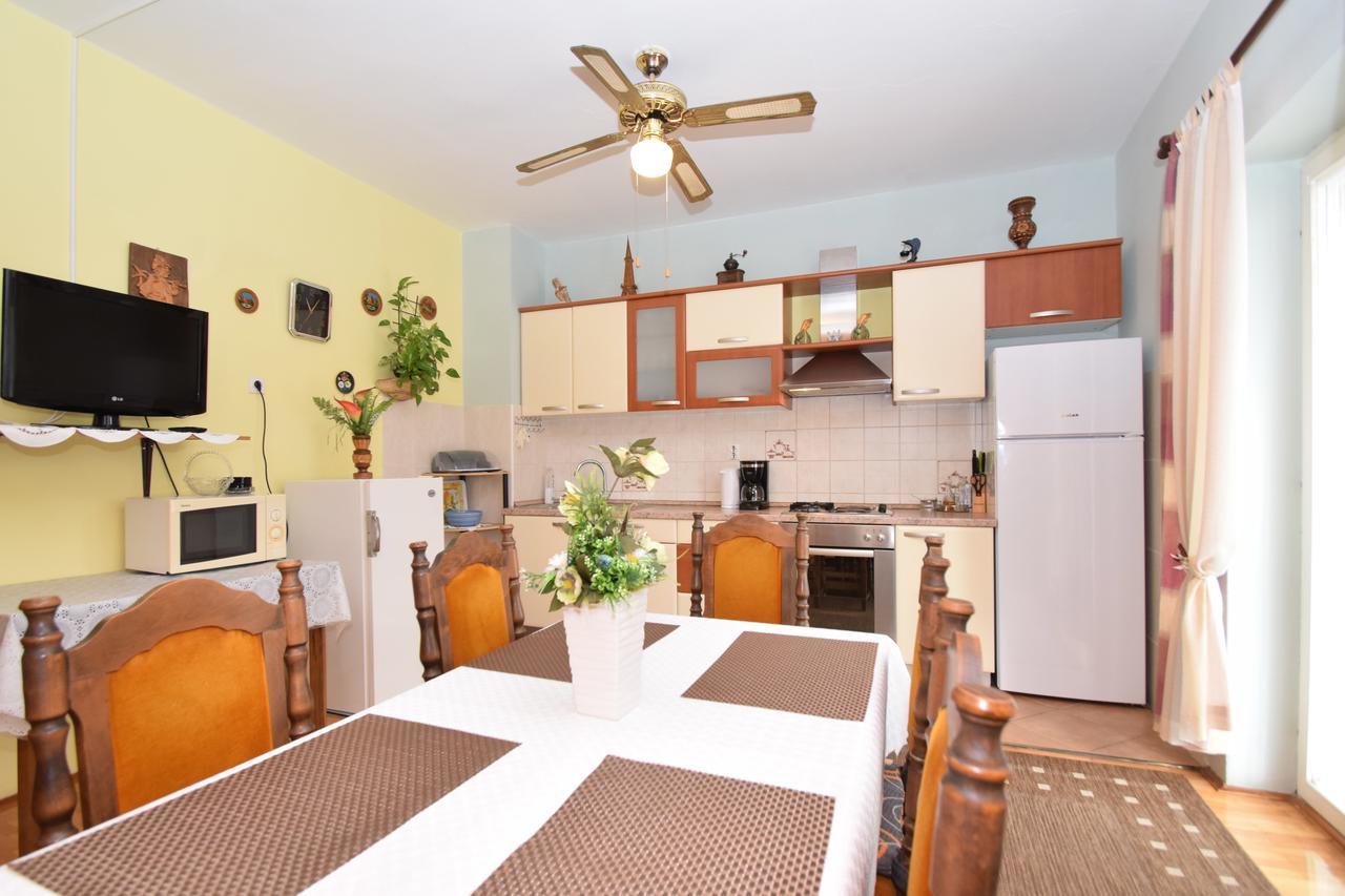 Apartments Mira Starigrad Paklenica Zimmer foto